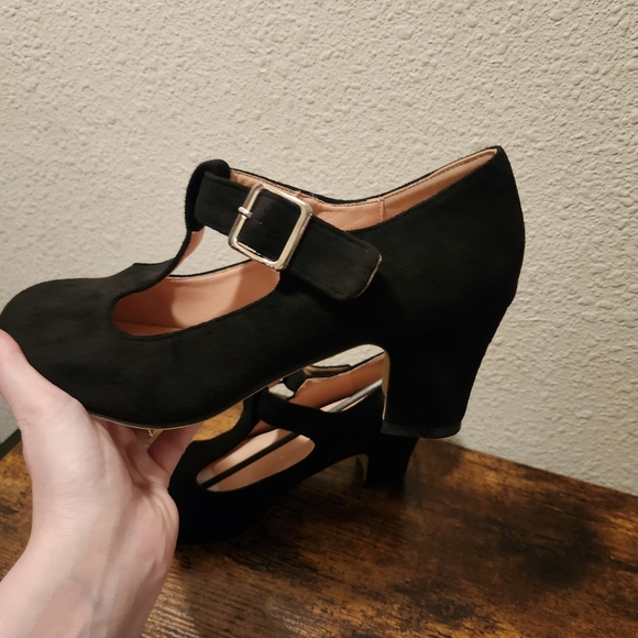 NWOT Velvet Black Women's T-Strap Heels - Picture 2 of 6